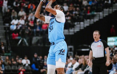 开云体育在线-快船关键时刻失误不断，球队憾负对手，应该.