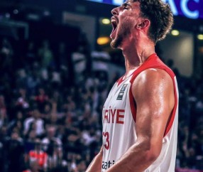 开云体育中国-关于TheShy迎来十二赛季出色发挥，TL观众热烈欢呼！的信息