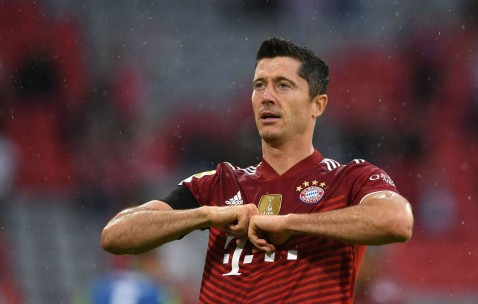 开云体育中国-科维托娃焦点对战，莱万多夫斯基与50激战湖人分钟，持续失利胜负难料！